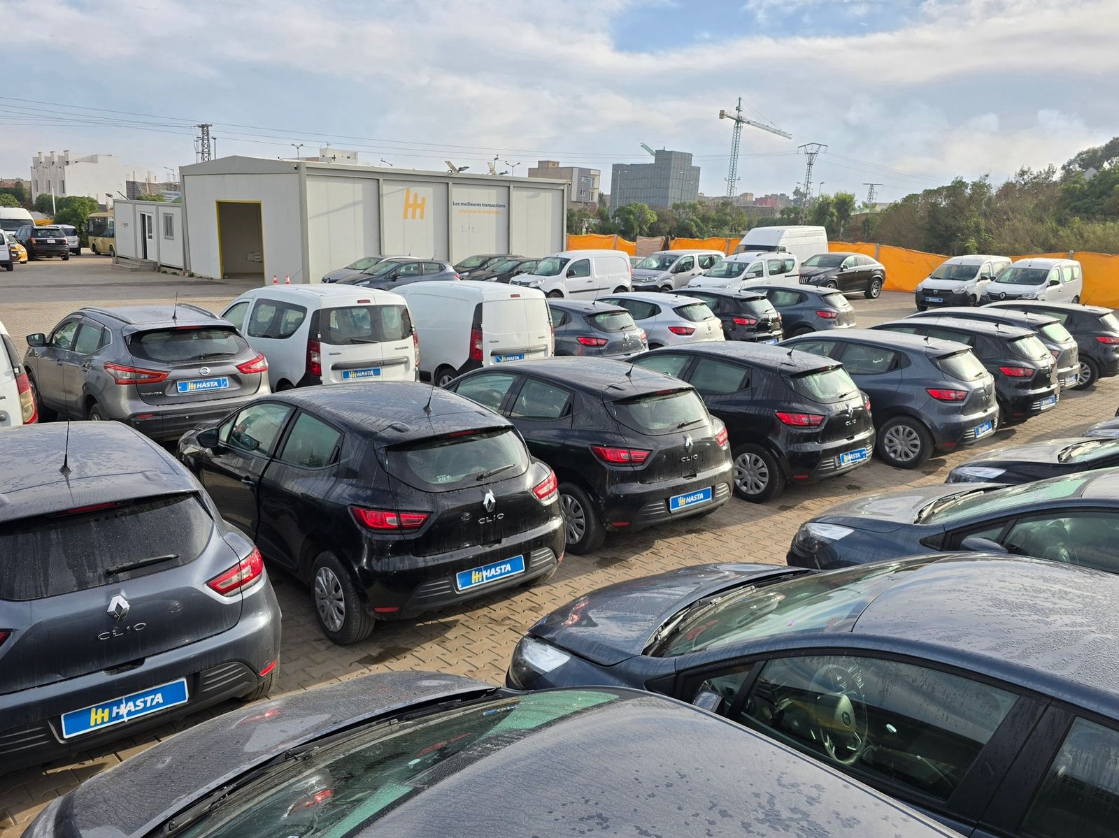 Hasta Maroc — parking avec véhicules inspectés au Km 16, Route d'El Jadida, Casablanca